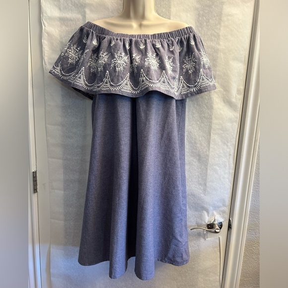 Cost Plus World Market Blue Chambray dress w/white embroidery detail Sz-L/XL.U12 - Picture 2 of 12